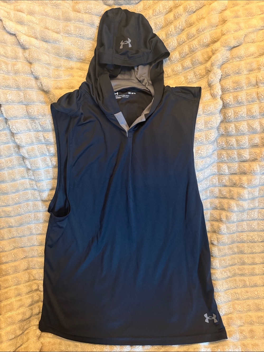 Under Armour Men's Sleeveless Hooded Athletic Top - Black. MEDIUM